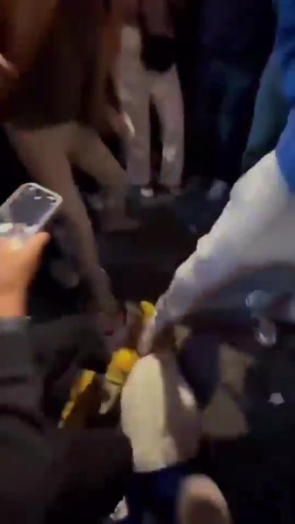 驚！尼克斯大勝步行者后，哈利伯頓遭主場球迷群毆
